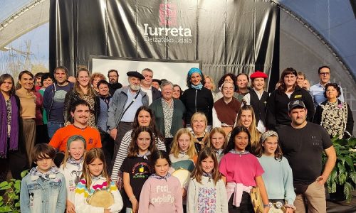 Familiak eta lagunek babesa eman zioten atzo Cristina Mardaras polifazetikoari