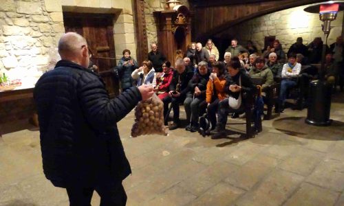 Las nueces y kiwis se han comprado por 100 euros